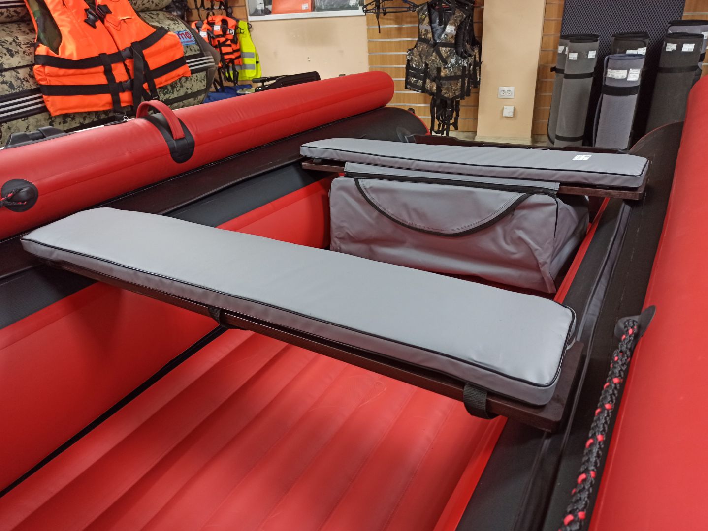 КОМПЛЕКТ МЯГКИХ НАКЛАДОК С СУМКОЙ ДЛЯ ЛОДОК 90Х20 СЕРЫЙ в Первоуральске