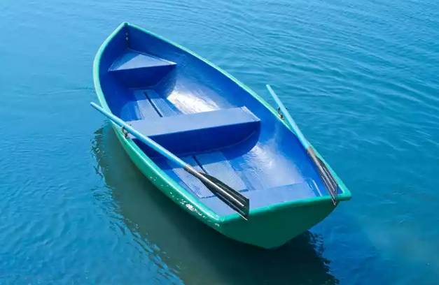 Стеклопластиковая лодка Дельфин в Первоуральске