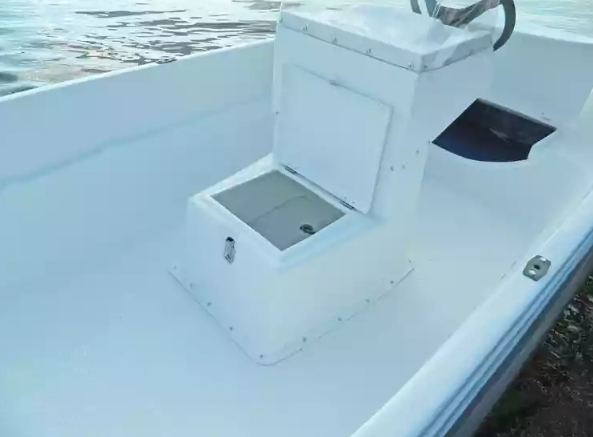 Стеклопластиковая лодка Пингвин с консолью (тримаран) в Первоуральске